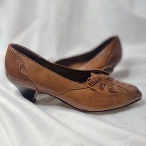 Vintage Leather Loafer-Style Cottagecore Kitten Heels Size 6